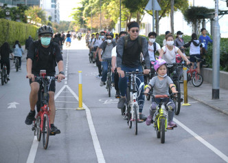 吐露港市民踩单车