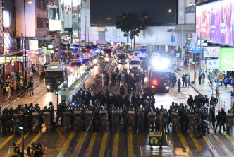銅鑼灣崇光爆發衝突。