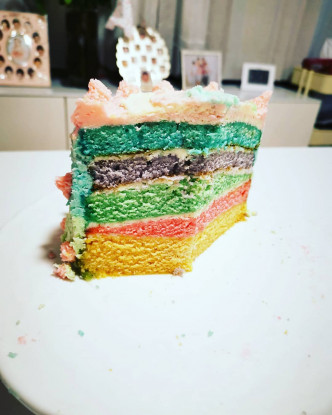 5色彩虹生日蛋糕勁有心思。陳茵媺ig