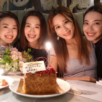 岑杏賢剛榮升做媽媽，加上對方日前33日生日，千雪與一班姊妹齊齊為她慶祝。