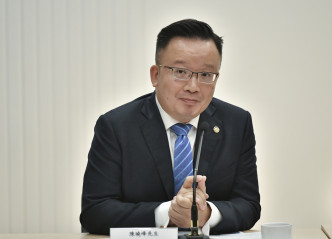 香港律師會創新科技委員會副主席陳曉峰稱，正與科技公司商討調低添置遙距聆訊軟硬件的費用。 資料圖片