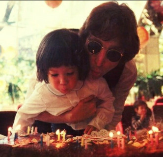 John Lennon同囝囝慶生。