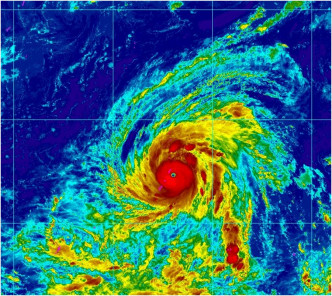 超強颱風玉兔比山竹還強。美國國家海洋和大氣管理局 (NOAA) 衛星