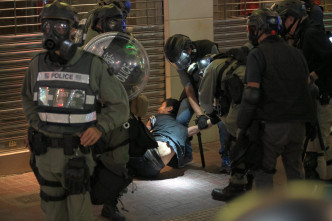 警方拘捕多名示威者。