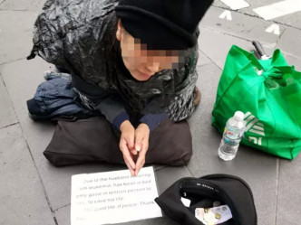 中國職業乞丐驚現澳洲墨爾本街頭。網圖
