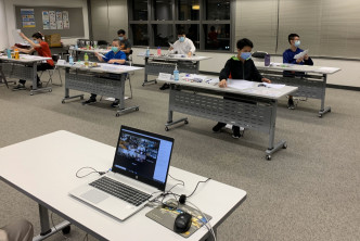 比赛透过在线监督，香港学生代表在港参赛。  新闻处图片