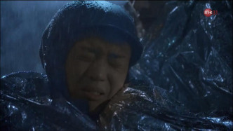 岑珈其拍《火速救兵IV》演待救行山人士，喺大风大雨下好考耐力。