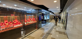 黃大仙中心內的店鋪如常營業。