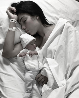 洛迪古丝在2017年诞下小女儿Alana Martina。
