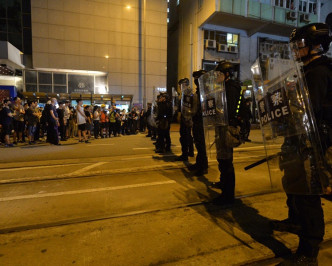 多名在台湾的升学的学生谴责港府暴力驱散示威者。