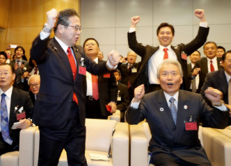 结果公布一刻，日本的代表均雀跃欢呼。