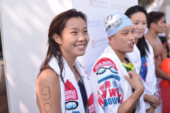港隊泳手歐鎧淳（左）也有參選。