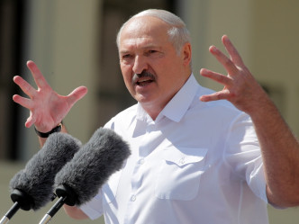 俄罗斯上周日举行的大选被指出现舞弊，白俄反政府示威要求总统卢卡申科下台。AP