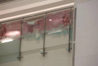 沙田新城市广场有玻璃被击碎