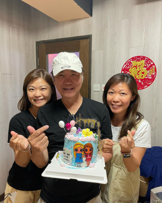 徐太與家姐一同慶生。