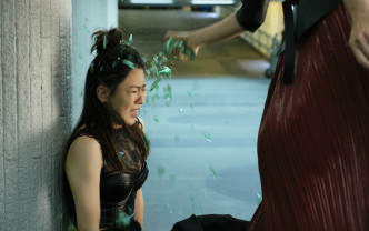 王敏奕在電影《地下拳》中被爆樽，演出搶眼。