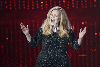 Adele 以往身型属超重量级。