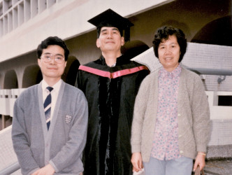 陸志聰1986年畢業於香港中文大學醫學院，為該院首屆畢業生。被訪者提供