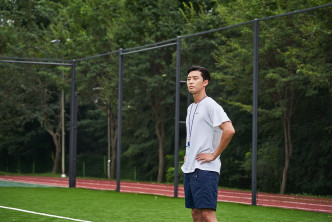 飾演球選手「尹洪大」的朴敘俊明顯黑實咗唔少。
