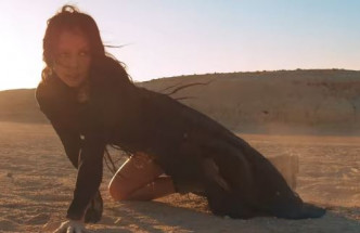 《BLACK》MV在沙漠拍攝。