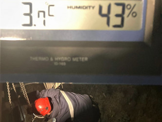 昂坪弥勒山的晚间气温一度低至3.7度。