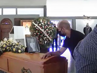 查孔的葬礼于9月11日在委内瑞拉首都加拉加斯举行及网上直播。（网上图片）