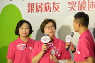 立法會議員麥美娟（左）呼籲增加公營皮膚科資源