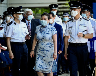 鄭若驊即場勉勵學員要以堅毅意志和勇氣，共同實踐警隊抱負，令香港繼續安全穩定。
