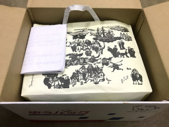 溫泉會館日前收一個包裹內裡是失竊的20本漫畫及有一封道歉信。twitter