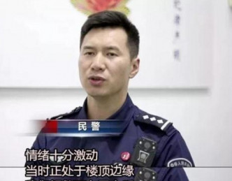 民警当场训斥男子对妻子跳楼不闻不问。网上图片