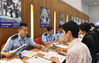 招募日為有志投身警隊的人士提供一站式服務，縮短遴選時間。