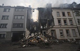 德國烏伯塔市住宅爆炸後整棟倒塌。AP