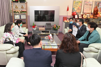 林郑月娥到访仁济医院王华湘中学。