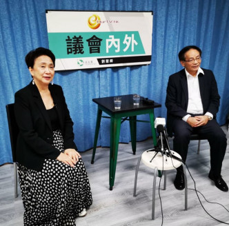 叶国谦接受前民主党立法会议员刘慧卿访问。Emily Lau FB