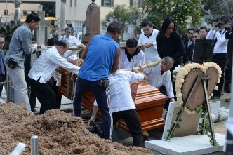 楊鳴章的靈柩移送跑馬地天主教聖彌額爾墳場安葬。