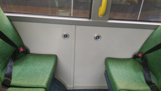 每個靠窗邊座位都有usb插頭。