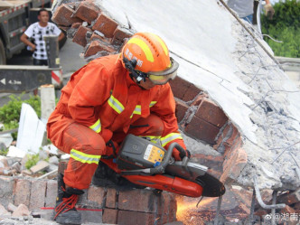 湖南郴州市汝城县卢阳镇一幢居房垮塌，造成5死7伤。郴州市消防图片