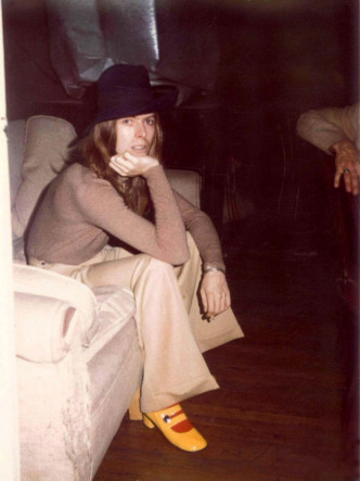 1971年，大衛寶兒去紐約工作，Andy Warhol為他拍下照片。