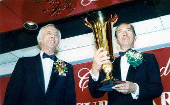 何鴻燊1994年得到「金杯獎」。