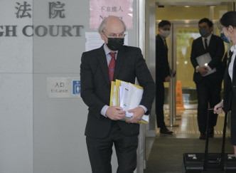 尹兆堅由夏博義資深大律師作代表。