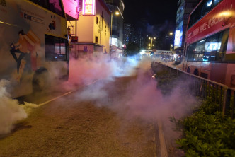 警方荃灣驅散示威者