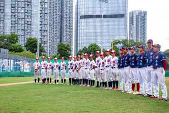 香港棒球代表队和深圳南山青年代表队比赛。