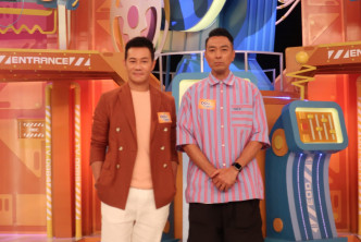 张兆辉与姜皓文一齐上节目玩游戏。