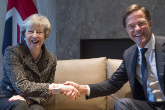 英國首相文翠珊與荷蘭首相呂特進行會談。AP