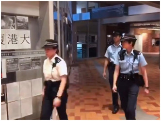有警员进入港大校园引发关注。香港大学反送中关注组图片