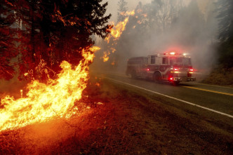 加州歷史上最大的20場山火中有6場發生在今年。AP圖片