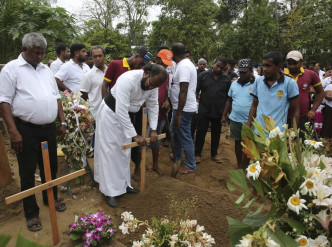 斯里兰卡当局大幅下调连环恐袭的死亡人数至253人。AP