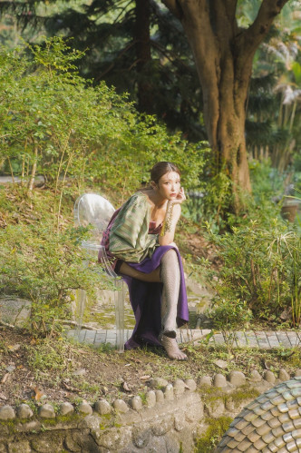 整個MV在「龍圃花園」拍攝。