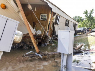 多座房子被龙卷风摧毁或受到严重破坏。AP图片