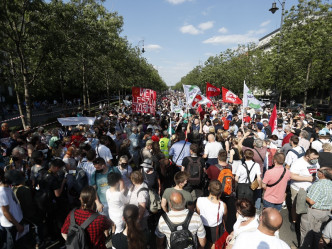 大批示威者齊集在布達佩斯的英雄廣場。AP